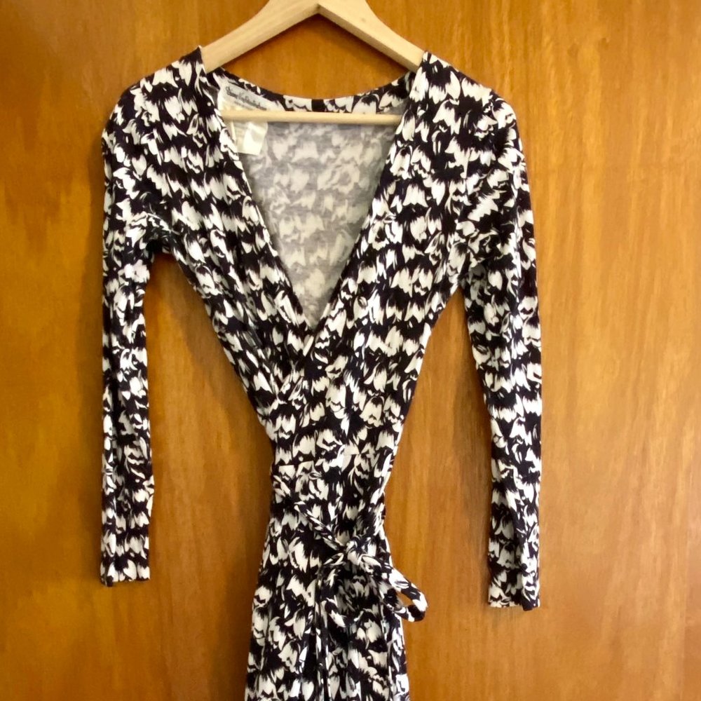 Vintage Diane Von Furstenberg Wrap Dress Tulip Print Made in Italy